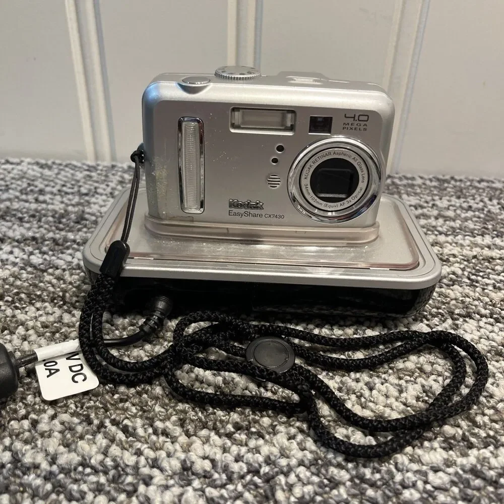 Kodak EasyShare CX7430 4.0 MP Digital Camera Silver With Dock 6000 Charges Flaw